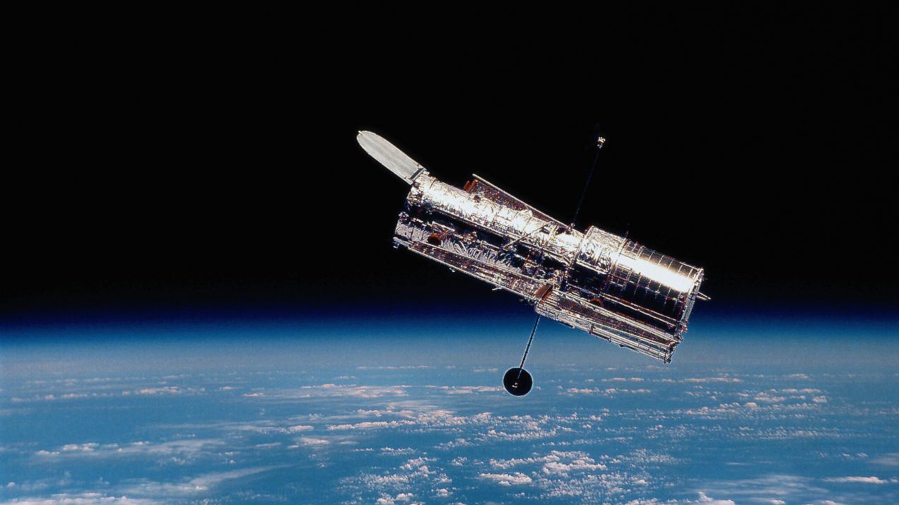 Jak uratować teleskop Hubble’a? Konsorcjum prywatnych firm rusza z odsieczą, a przy okazji chce posprzątać orbitę (fot. Getty Images)