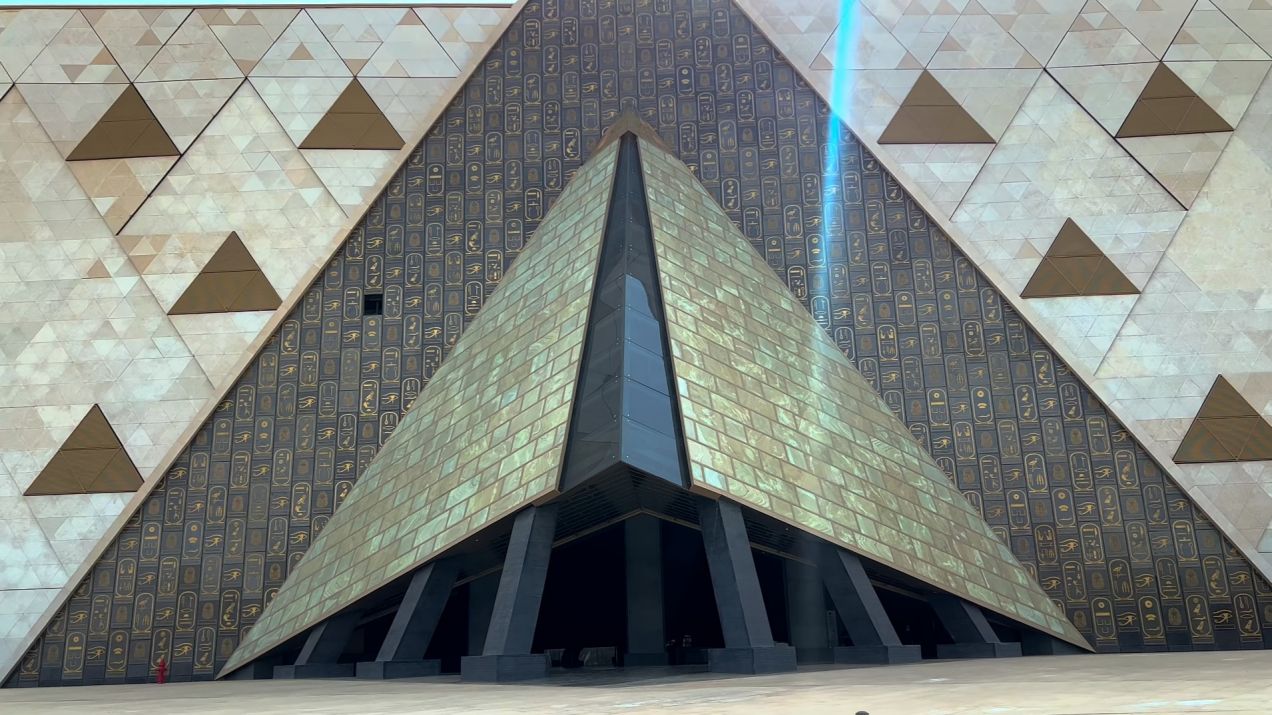 Wielkie Muzeum Egipskie i piramidy w Gizie połączy pieszy trakt