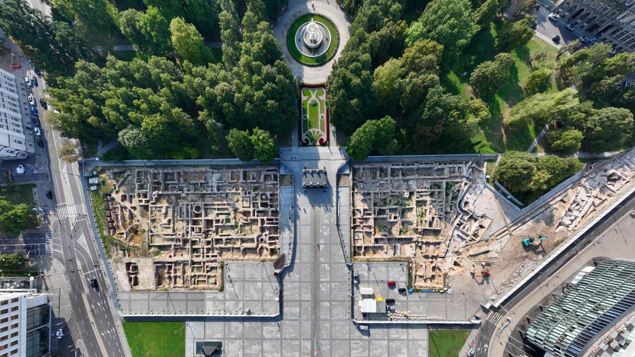 9 najciekawszych zabytków z badań archeologicznych na Placu Piłsudskiego w Warszawie. Tutaj stały Pałac Saski i Brühla [GALERIA]
