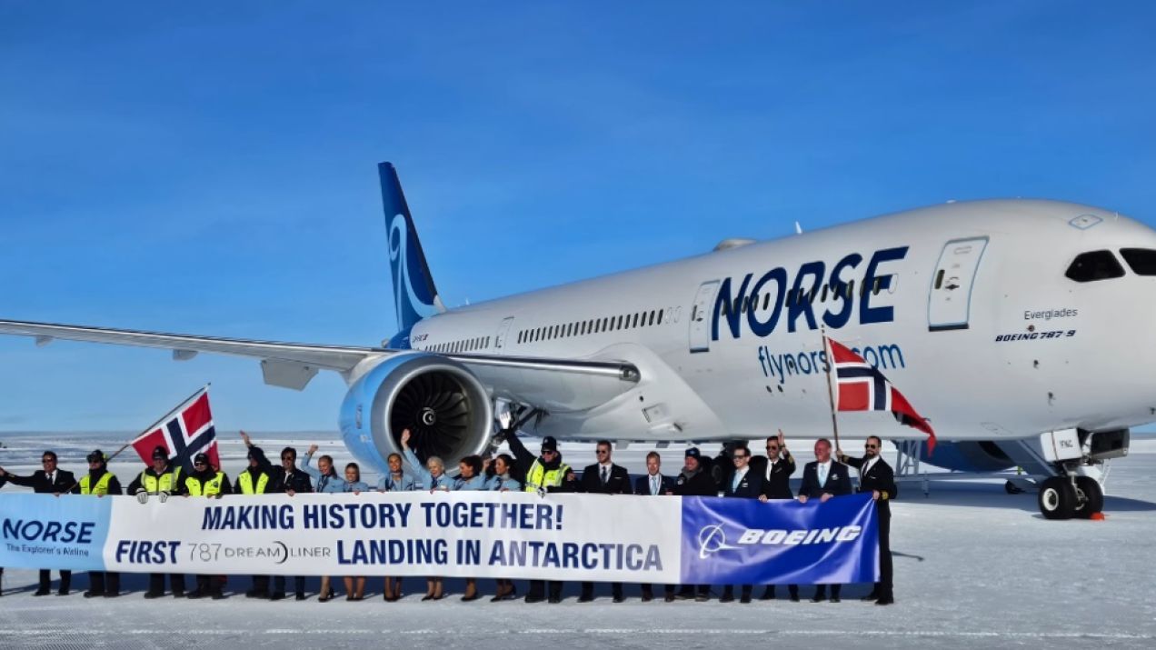 Pierwszy Dreamliner w historii wylądował na Antarktydzie