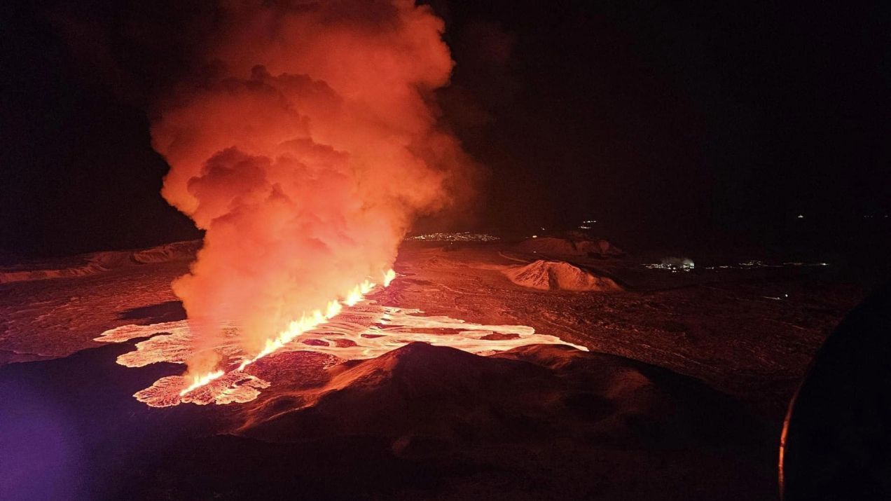 Kolejna potężna erupcja wulkanu na Islandii. Półwysep Reykjanes znów płonie (fot. Iceland Civil Defense/Handout/Anadolu via Getty Images)